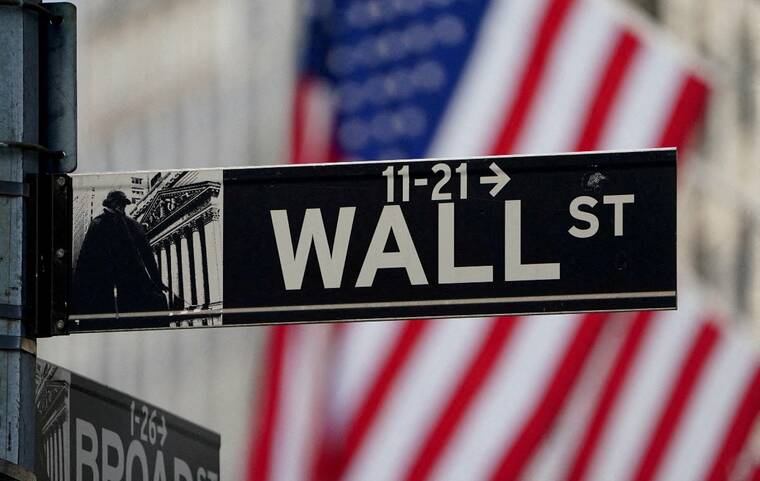 Stocks end mostly lower despite Dow gains
