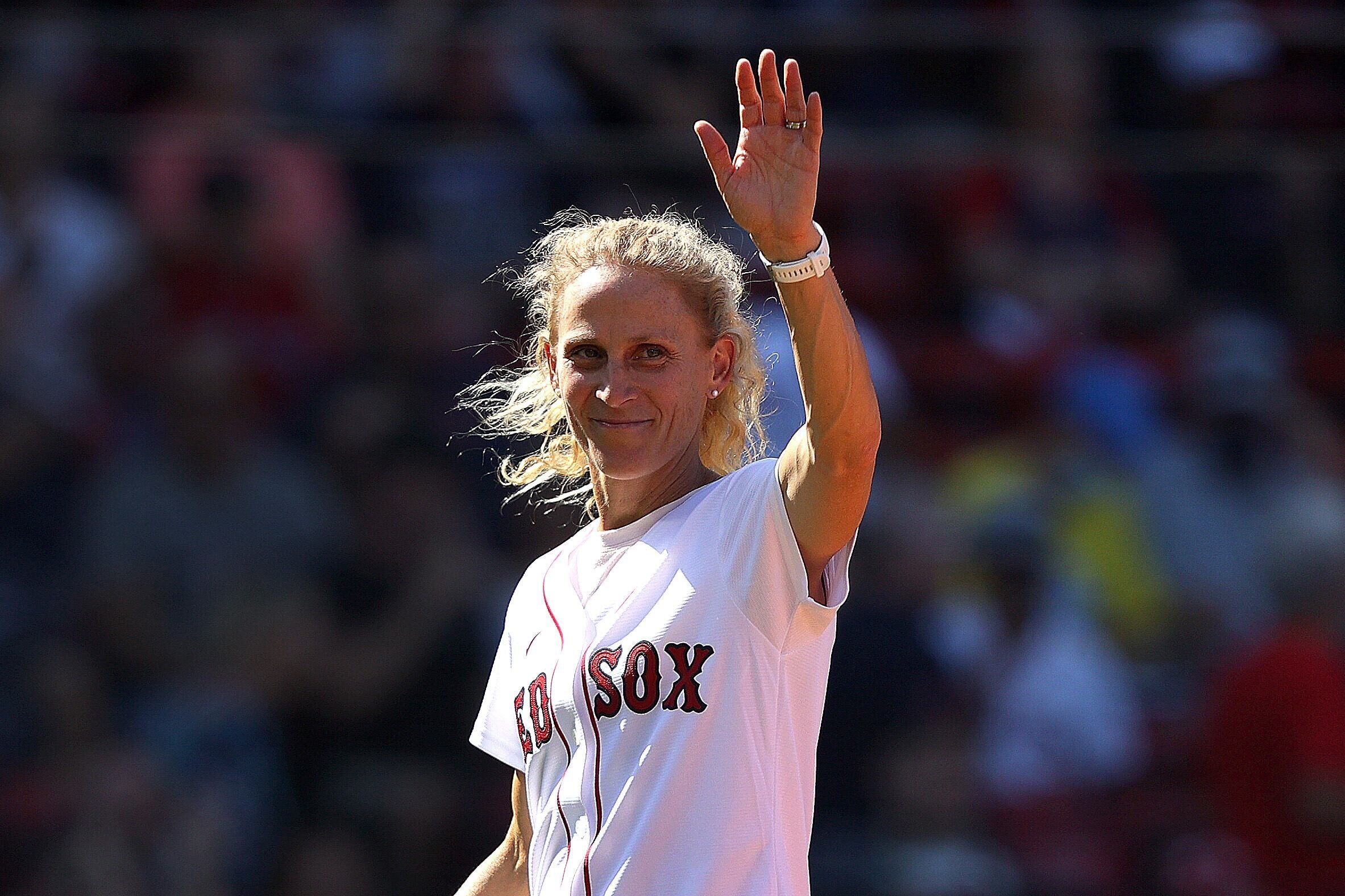 Former professional soccer player Kristine Lilly will run the 2026 Boston Marathon.