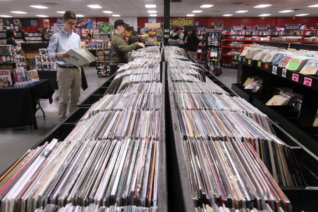 Zia Records carries a selection of vinyl LP's and 45's at their Eastern Avenue store ...