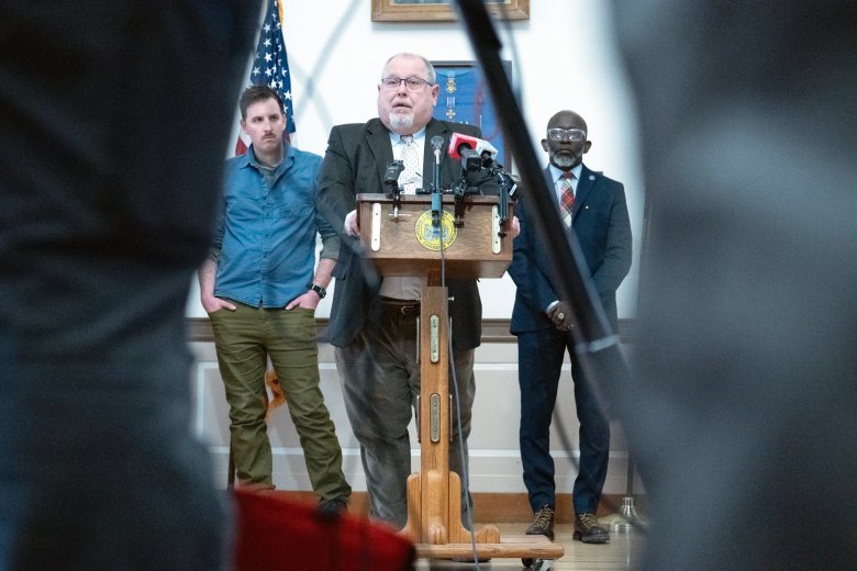 Portland council approves strengthened language on ICE cooperation
