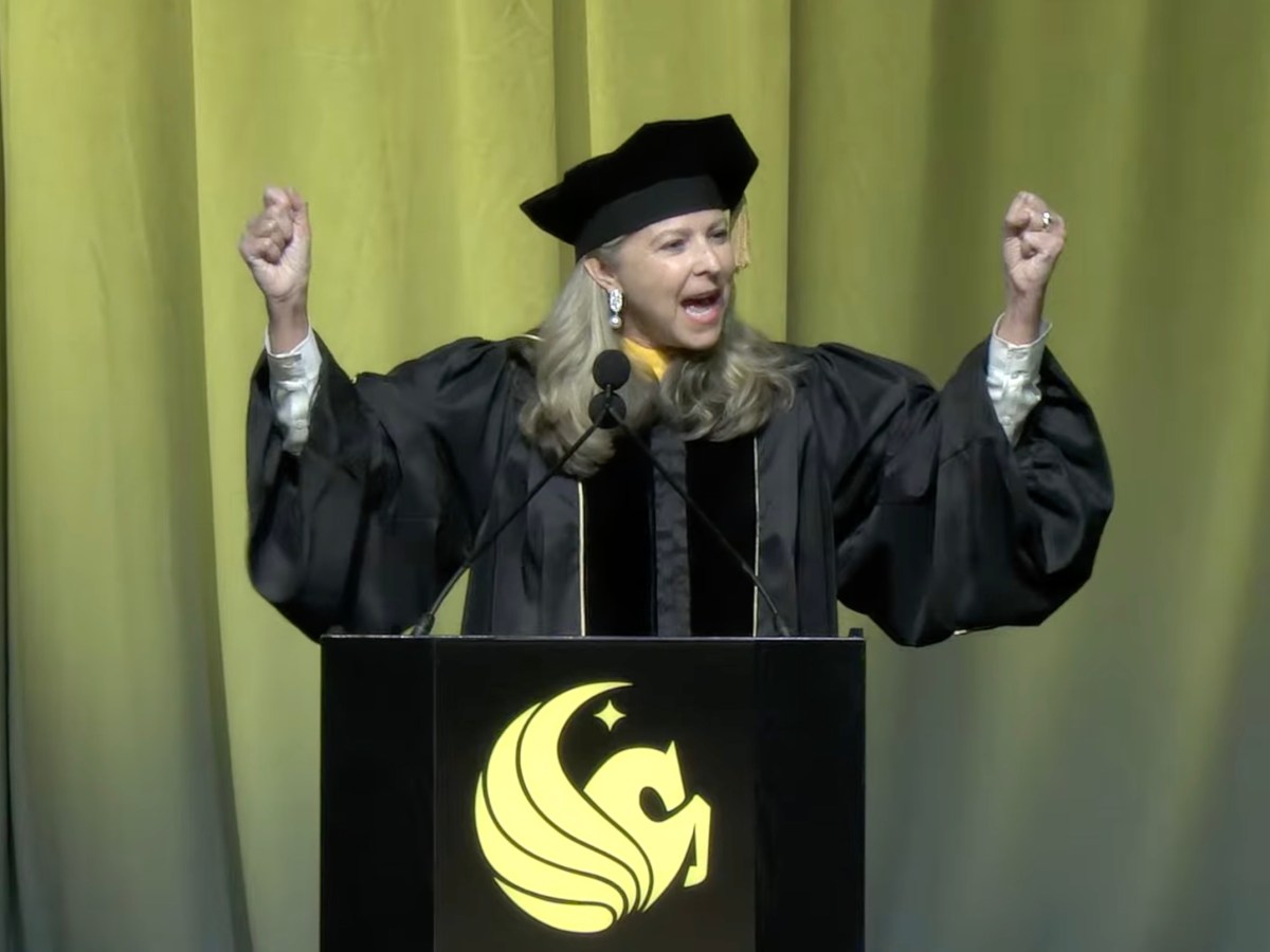 UCF students boo commencement speaker over AI praise