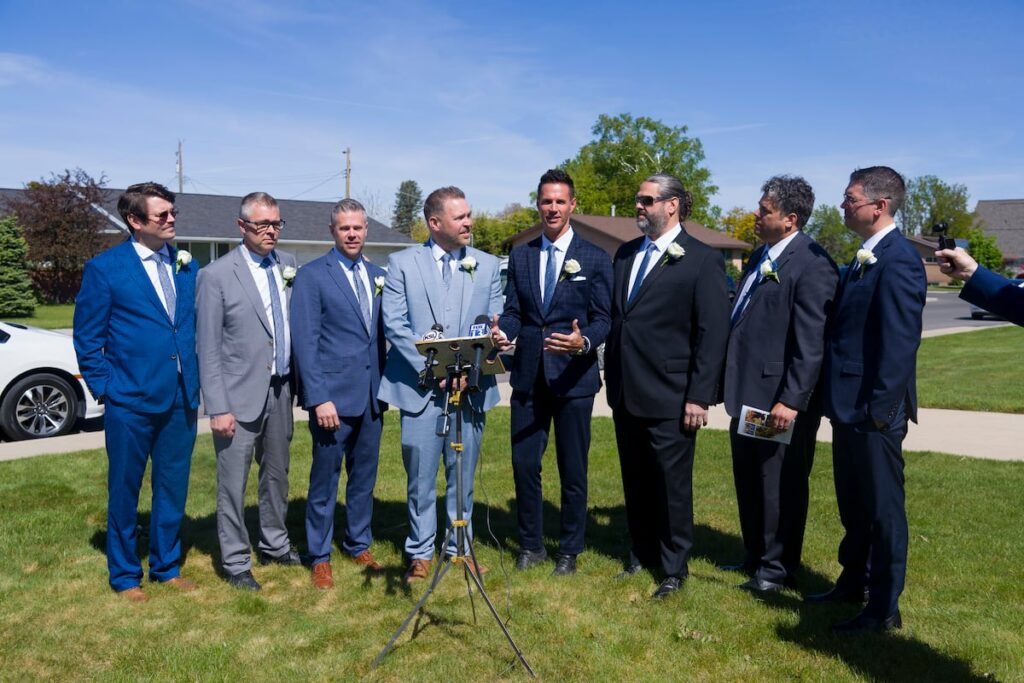 Alan Osmond’s eight sons remember their father at his funeral