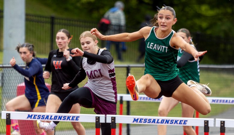 Lawrence boys, Leavitt girls win KVAC Small School track crowns