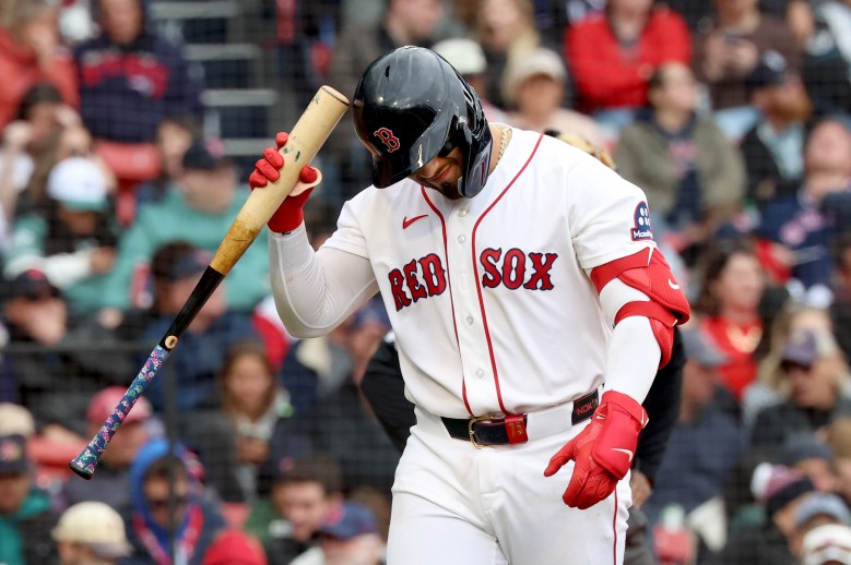 Red Sox lose to Astros in 10 innings, deal with injury