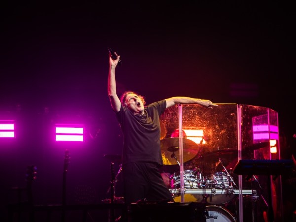 Weird Al Yankovic brought pop-art chaos and high comedy to a packed house at Orlando’s Kia Center
