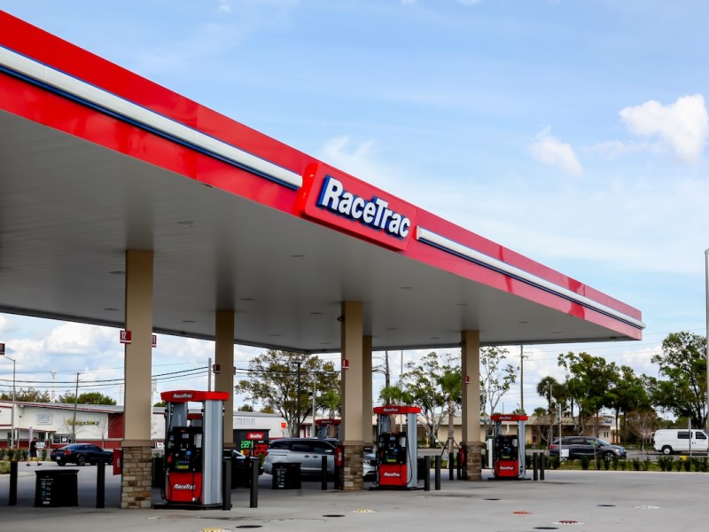 Florida gas prices continue to dip