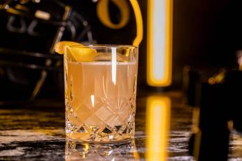 Terry’s Black and Gold Rush at Eight Lounge. (@fotojosejose)