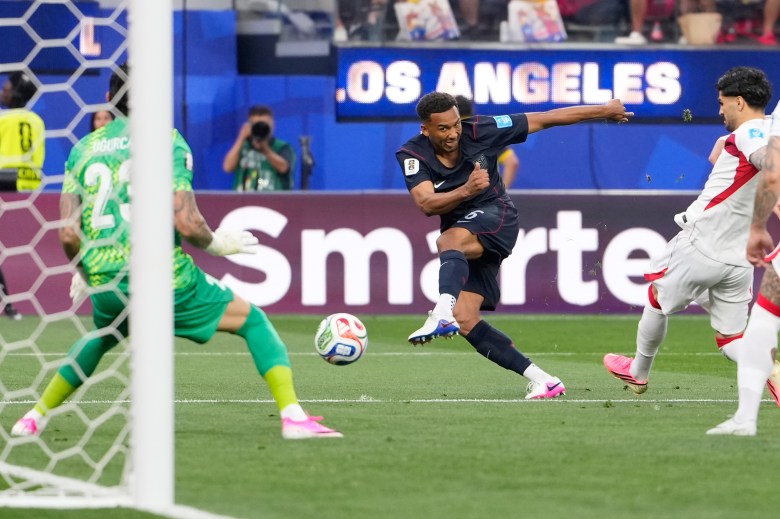 US men’s soccer falls in meaningless final World Cup group stage match