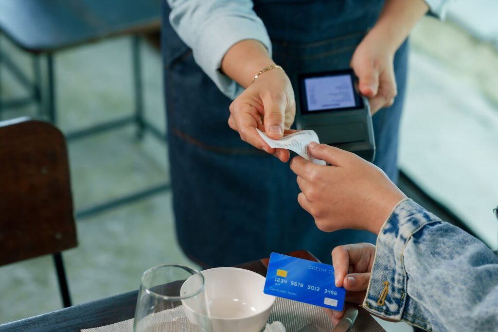 New Florida law will require transparency in restaurant service charges