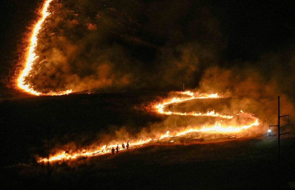 A wildfire is burning in SLC foothills behind the University of Utah
