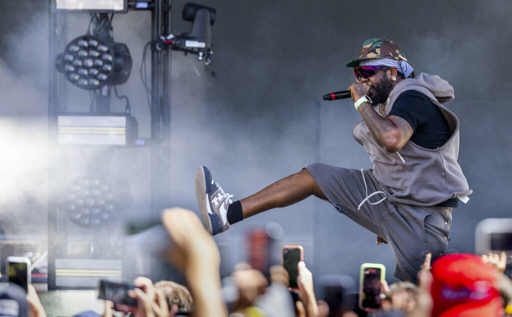 T-Pain performs for the crowd on Toshiba Plaza before game 4 of the Stanley Cup Final at T-Mobi ...