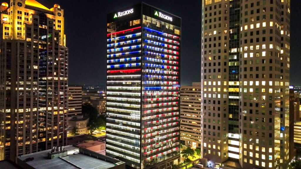 Regions Bank celebrates July 4th with iconic tower lighting