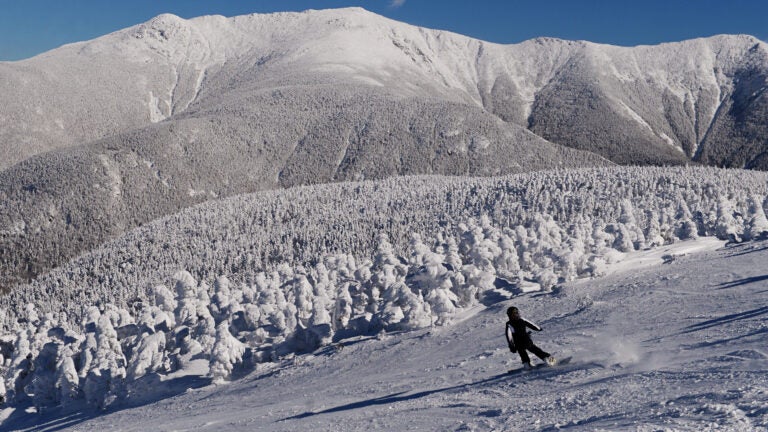 Volunteer rescuer injured as 2 groups of hypothermic hikers rescued from N.H. mountain