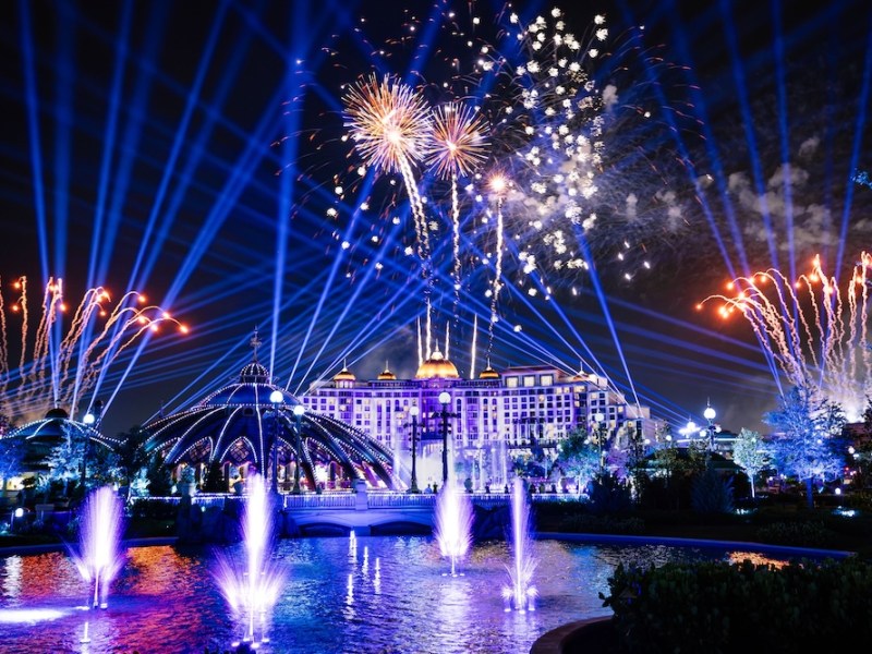 Evening light show Universal Celestial Goodnight debuts in Orlando