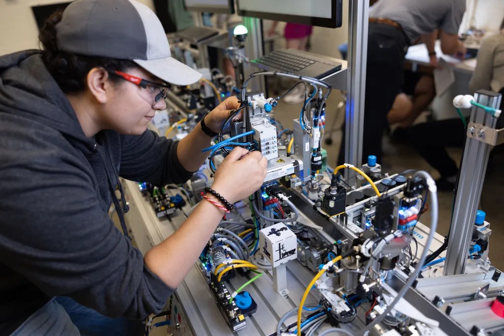 Training in Advanced Manufacturing and Biotechnology
