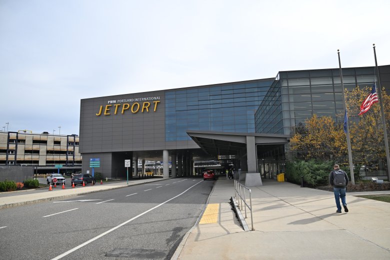 Aircraft with smoke in cockpit makes emergency landing at Portland Jetport