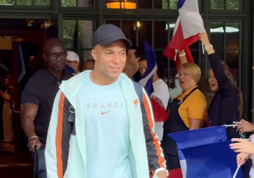France's World Cup squad bids adieu to Boston
