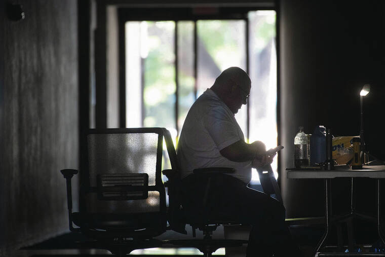 Internal power outage hits twin office towers in downtown Honolulu