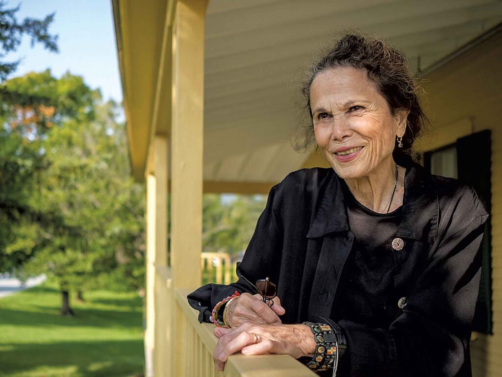 Julia Alvarez to Receive Lifetime of Excellence in Fiction Award