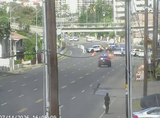 Kapiolani Boulevard in Moiliili closed after critical motorcycle crash