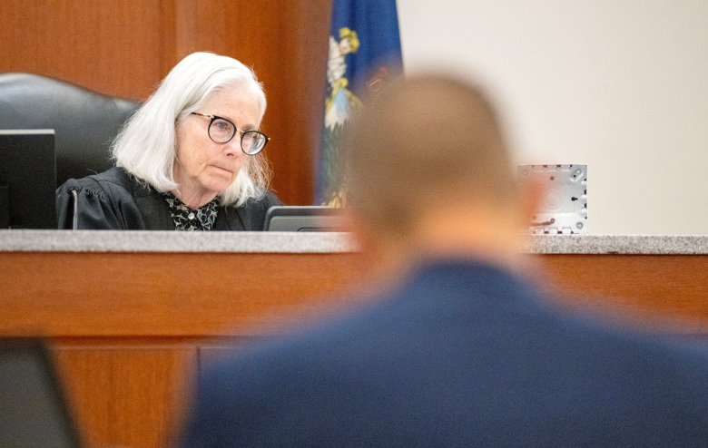 Maine immigration lawyer suspended, ordered to hand over hundreds of cases
