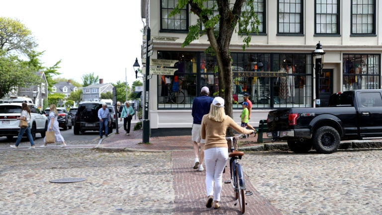 Nantucket store’s ‘No Influencers’ sign sparks debate over where online creators are welcome