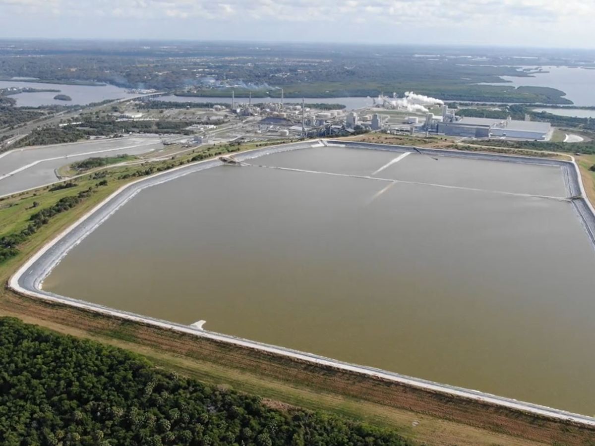 U.S. appeals court approves test of radioactive waste as road paving material