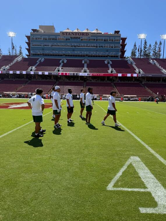 MARK VENERI / SPECIAL TO THE STAR-ADVERTISER
                                Members of the Hawaii football team began their pregame warmups today at Stanford Stadium in Stanford, Calif.