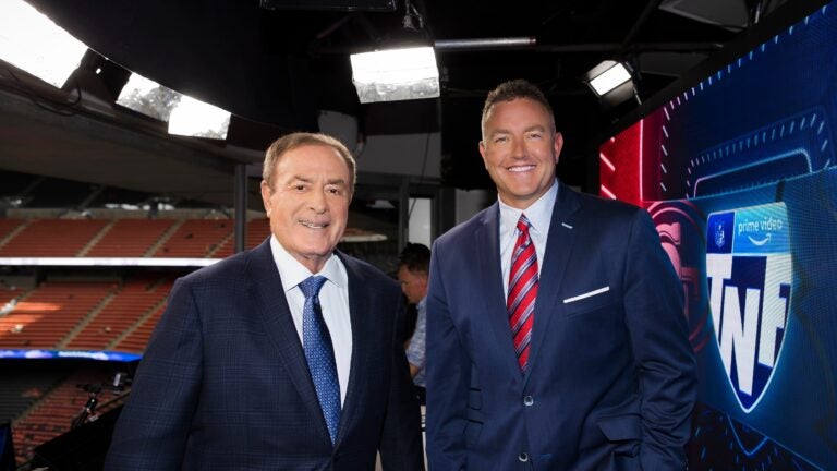 Al Michaels, Kirk Herbstreit too kind to Deshaun Watson