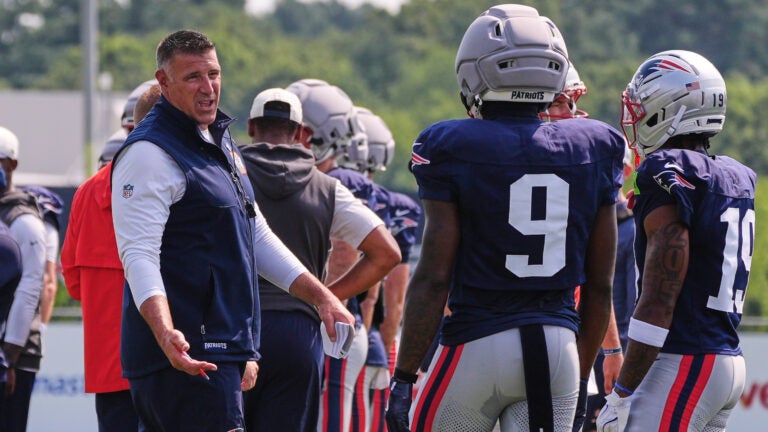 New England Patriots head coach Mike Vrabel, left, talks with wide receiver Kayshon Boutte (9) during a NFL football training camp, Tuesday, Aug. 11, 2026, in Foxborough, Mass.