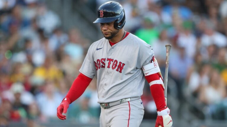 Red Sox' Willson Contreras leaves game after scary HBP