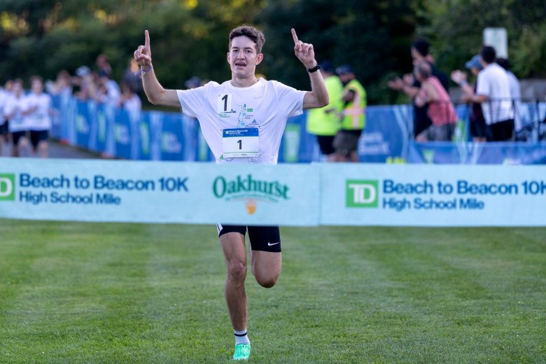 Two All-State runners claim Beach to Beacon High School Mile titles