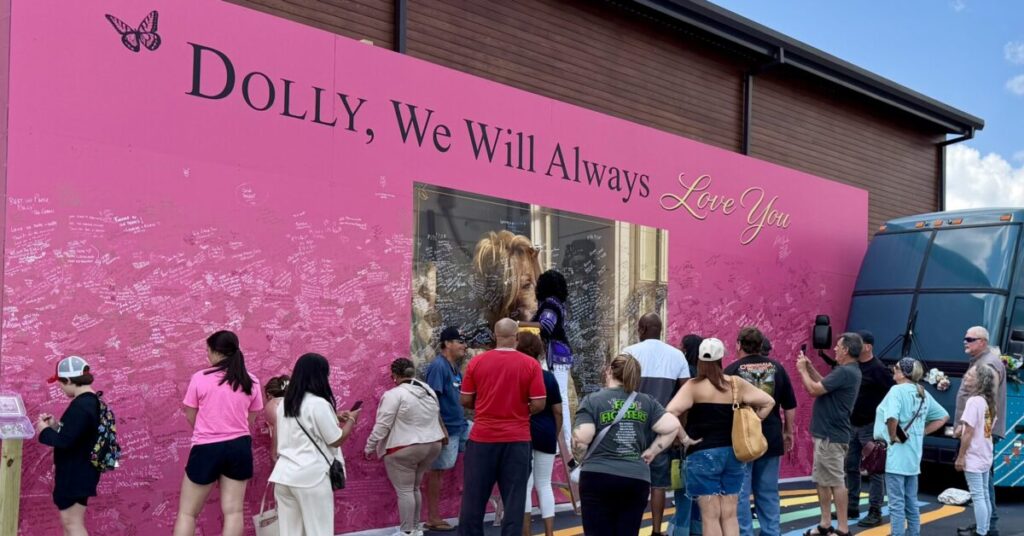Children's of Alabama sends kids home with free Dolly Parton books