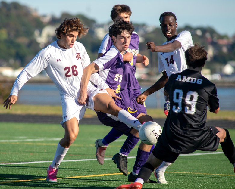 Thornton boys soccer slips past Cheverus